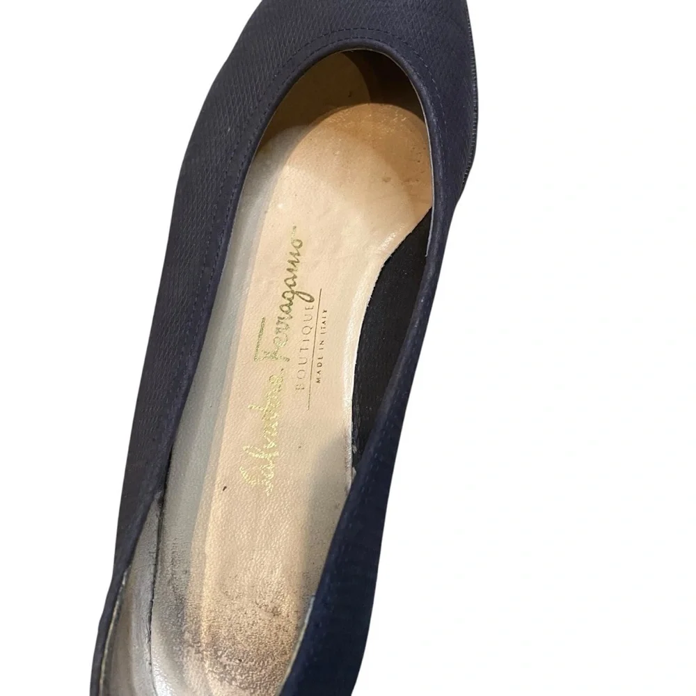 Salvato Ferragamo Black Pebbled Round Toe Flats Sz 7